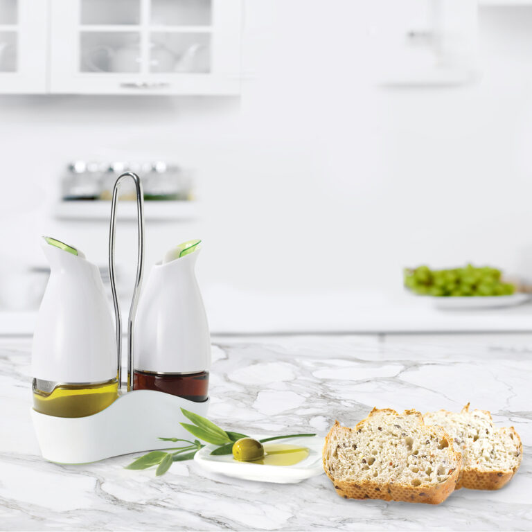 Our patent pending pour spout ensures you'll leave no drips behind—no greasy spots or rings on your best tablecloth! The built-in filter allows you to use flavored oils without blockage.Key Features:- Ensures you'll leave no drips behind- Stopper included