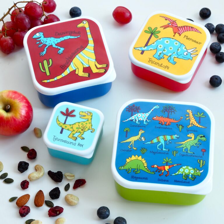 Make healthy snacks a reality everyday with this set of Tyrrell Katz Set of 4 Dinosaur design Kids square shaped nesting Snack Boxes. Ideal for sandwiches and lunchtime snacks. Pack in anything from carrot sticks and dips to apple slices and grapes, so that sugary snacks don’t have to be bought as a last resort. Finger food made fun, with all our usual ease-of-use and safety guarantees. Boxes nest for compact storage.